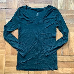 A New Day size Medium Forest Green Long-Sleeve V-Neck T-shirt
